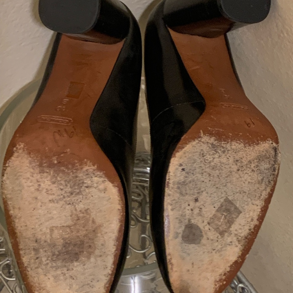 Coach Pumps. - Picture 5 of 7